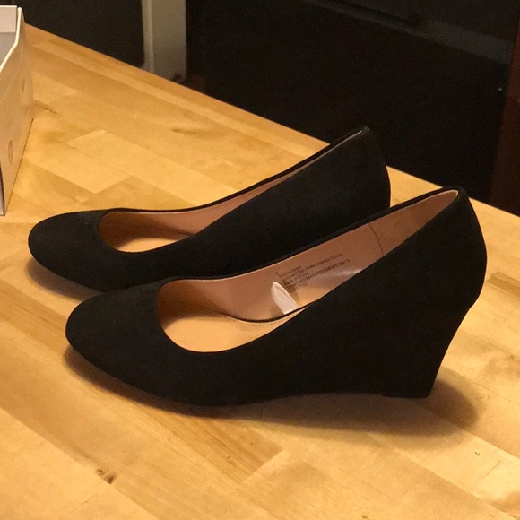 a new day Shoes - Size 8. Suede feel.